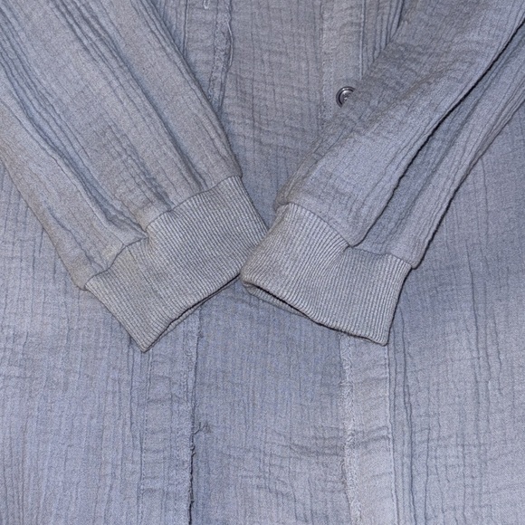 Button down - Picture 3 of 4